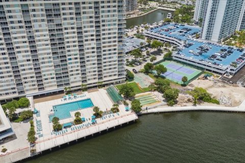 Condo in Sunny Isles Beach, Florida, 1 bedroom  № 1329172 - photo 29