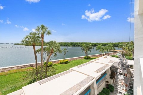 Condo in Sunny Isles Beach, Florida, 1 bedroom  № 1329172 - photo 3