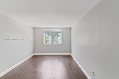 Condo in Sunny Isles Beach, Florida, 1 bedroom  № 1329172 - photo 17