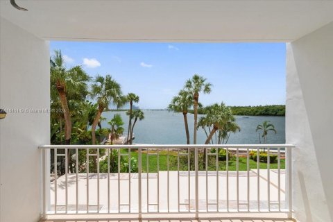 Condo in Sunny Isles Beach, Florida, 1 bedroom  № 1329172 - photo 1