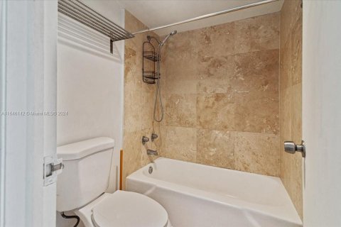 Condo in Sunny Isles Beach, Florida, 1 bedroom  № 1329172 - photo 16