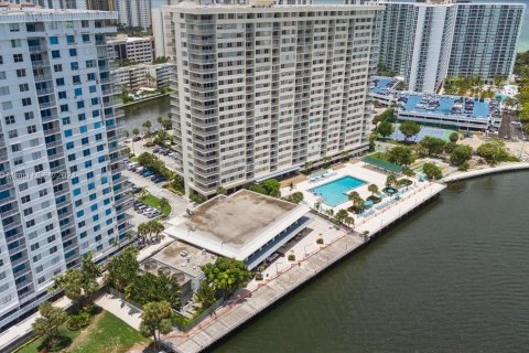 Condo in Sunny Isles Beach, Florida, 1 bedroom  № 1329172 - photo 28