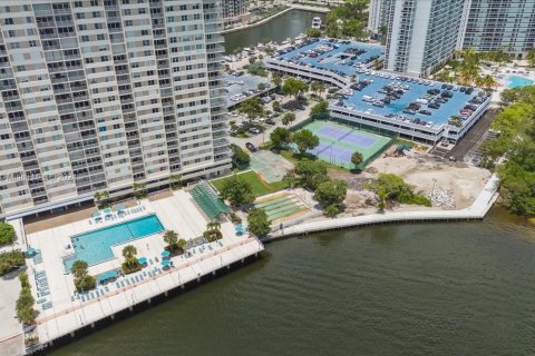 Condo in Sunny Isles Beach, Florida, 1 bedroom  № 1329172 - photo 30