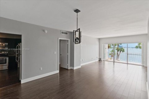 Condo in Sunny Isles Beach, Florida, 1 bedroom  № 1329172 - photo 7