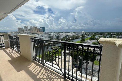 Condominio en alquiler en Miami, Florida, 2 dormitorios, 178.84 m2 № 1351947 - foto 16