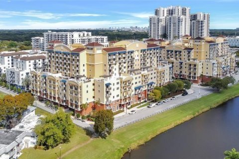 Condominio en alquiler en Miami, Florida, 2 dormitorios, 178.84 m2 № 1351947 - foto 3