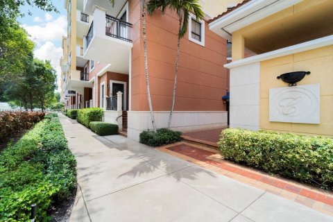 Condominio en alquiler en Miami, Florida, 2 dormitorios, 178.84 m2 № 1351947 - foto 5