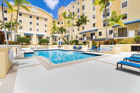 Condominio en alquiler en Miami, Florida, 2 dormitorios, 178.84 m2 № 1351947 - foto 8