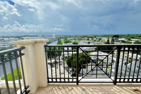 Condominio en alquiler en Miami, Florida, 2 dormitorios, 178.84 m2 № 1351947 - foto 17