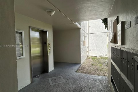 Copropriété à louer à Sunrise, Floride: 2 chambres, 78.97 m2 № 1351946 - photo 2