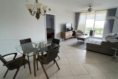 Condominio en venta en Surfside, Florida, 2 dormitorios, 117.06 m2 № 1098279 - foto 4
