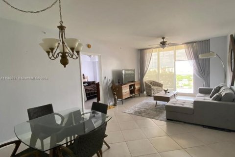Condominio en venta en Surfside, Florida, 2 dormitorios, 117.06 m2 № 1098279 - foto 7