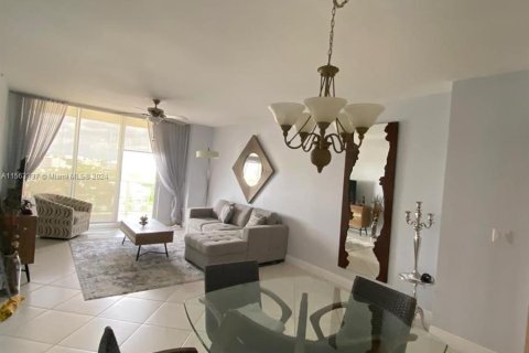 Condominio en venta en Surfside, Florida, 2 dormitorios, 117.06 m2 № 1098279 - foto 10