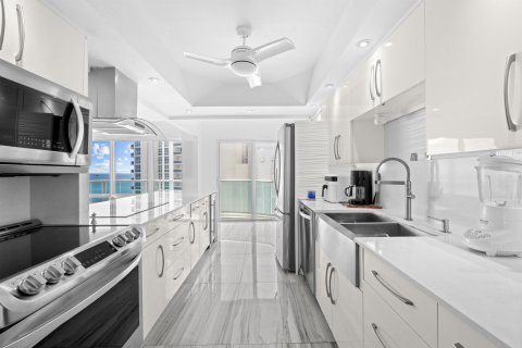 Condominio en venta en Fort Lauderdale, Florida, 1 dormitorio, 117.52 m2 № 1121399 - foto 18