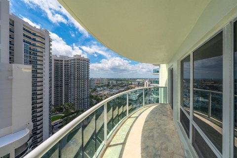 Condominio en venta en Fort Lauderdale, Florida, 1 dormitorio, 117.52 m2 № 1121399 - foto 3