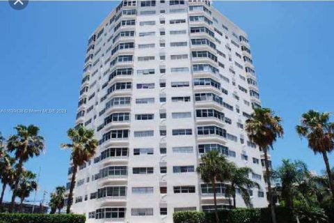 Condominio en venta en Miami Beach, Florida, 2 dormitorios, 87.33 m2 № 1315979 - foto 1