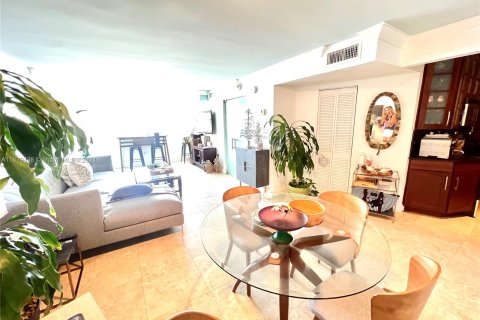 Condominio en venta en Miami Beach, Florida, 2 dormitorios, 87.33 m2 № 1315979 - foto 11