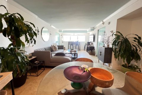 Condo in Miami Beach, Florida, 2 bedrooms  № 1315979 - photo 14