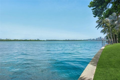 Terreno en venta en Bal Harbour, Florida № 1315896 - foto 2