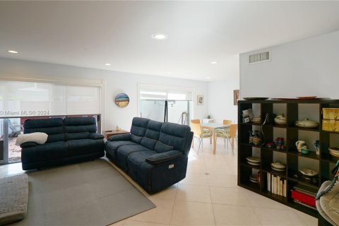 Adosado en venta en Hollywood, Florida, 3 dormitorios, 171.87 m2 № 1293308 - foto 5