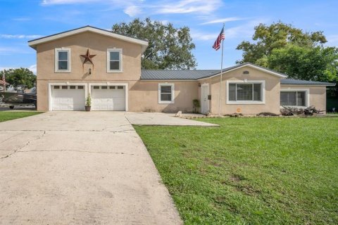 House in Lakeland, Florida 3 bedrooms, 172.71 sq.m. № 1355955 - photo 1