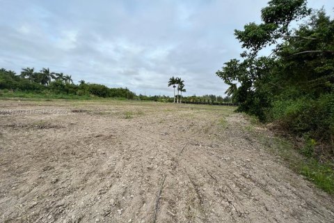 Commercial property in Miami, Florida № 829838 - photo 2