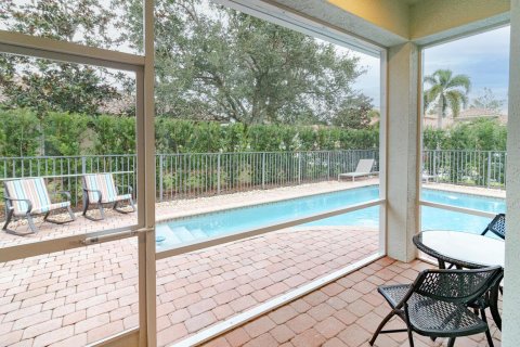 Villa ou maison à vendre à Palm City, Floride: 2 chambres, 206.43 m2 № 853979 - photo 20