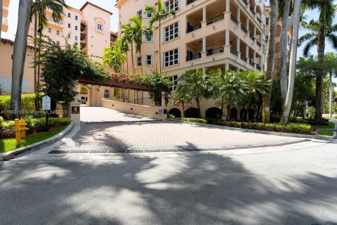 Condo in Coral Gables, Florida, 2 bedrooms  № 911655 - photo 4