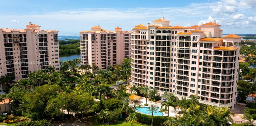 Condominio en Coral Gables, Florida, 2 dormitorios  № 911655