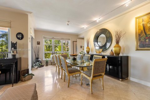 Copropriété à vendre à Coral Gables, Floride: 2 chambres, 243.4 m2 № 911655 - photo 7