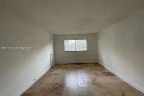 Condo in Miami, Florida, 1 bedroom  № 1352029 - photo 3