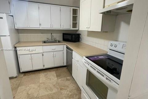 Condo in Miami, Florida, 1 bedroom  № 1352029 - photo 6