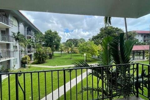 Copropriété à louer à Miami, Floride: 1 chambre, 72.46 m2 № 1352029 - photo 4