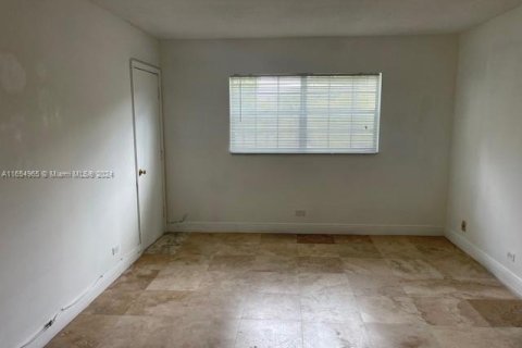 Condo in Miami, Florida, 1 bedroom  № 1352029 - photo 8