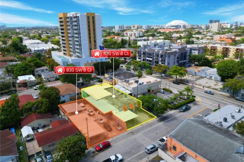 Propiedad comercial en venta en Miami, Florida № 1098336 - foto 4