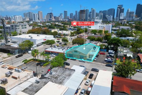 Propiedad comercial en venta en Miami, Florida № 1098336 - foto 2