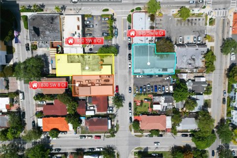 Propiedad comercial en venta en Miami, Florida № 1098336 - foto 1