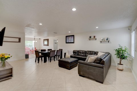 House in Sunrise, Florida 4 bedrooms, 208.57 sq.m. № 1224549 - photo 26