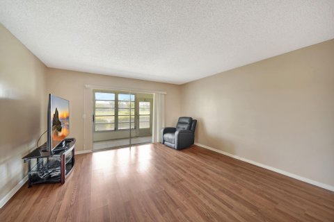 Copropriété à vendre à Pembroke Pines, Floride: 2 chambres, 110.74 m2 № 1161700 - photo 18