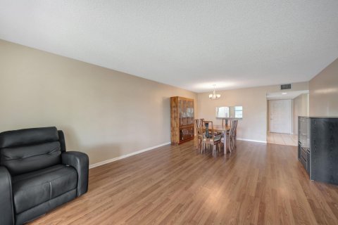 Copropriété à vendre à Pembroke Pines, Floride: 2 chambres, 110.74 m2 № 1161700 - photo 14