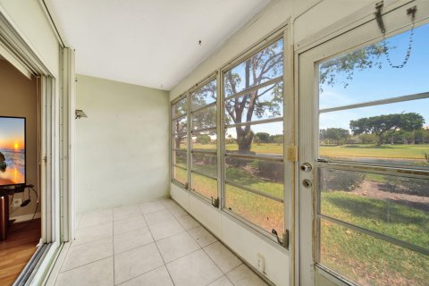 Copropriété à vendre à Pembroke Pines, Floride: 2 chambres, 110.74 m2 № 1161700 - photo 4