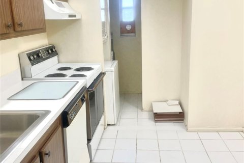 Condo in Tamarac, Florida, 1 bedroom  № 878627 - photo 16