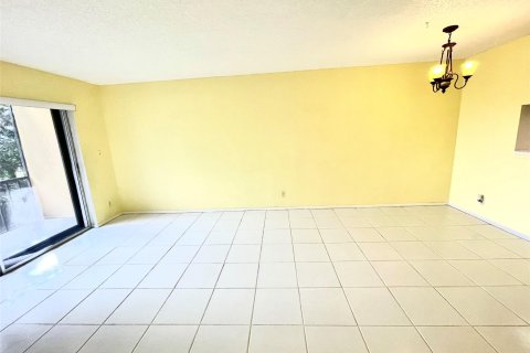 Condo in Tamarac, Florida, 1 bedroom  № 878627 - photo 14