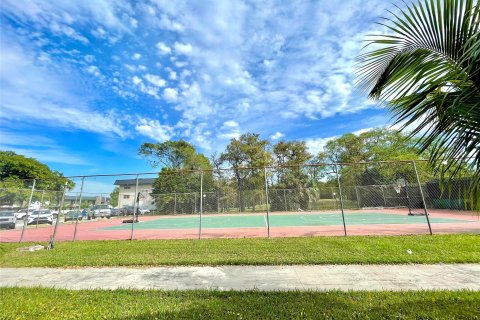 Condo in Tamarac, Florida, 1 bedroom  № 878627 - photo 29