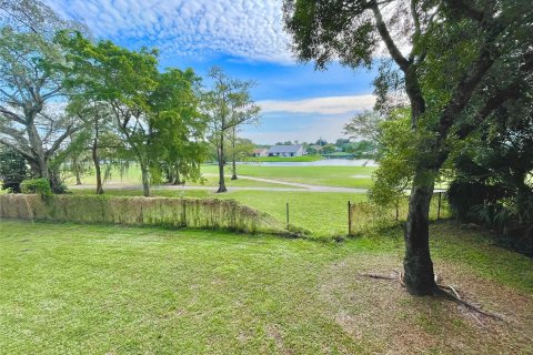 Condo in Tamarac, Florida, 1 bedroom  № 878627 - photo 6