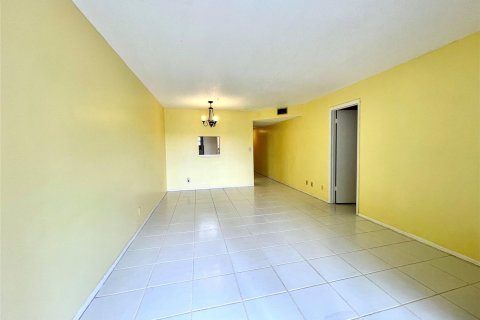 Condo in Tamarac, Florida, 1 bedroom  № 878627 - photo 15