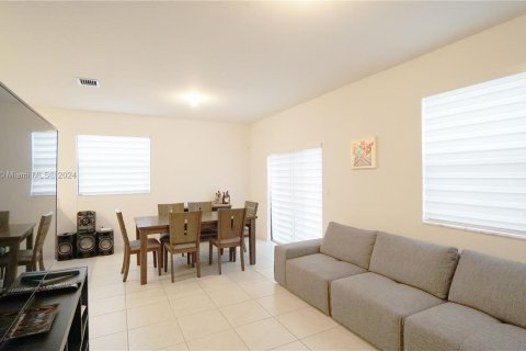 Townhouse in Homestead, Florida 3 bedrooms, 157.47 sq.m. № 1239756 - photo 12