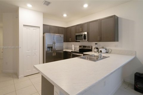 Townhouse in Homestead, Florida 3 bedrooms, 157.47 sq.m. № 1239756 - photo 9