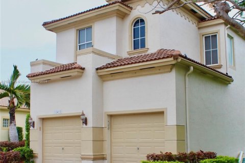 House in Parkland, Florida 5 bedrooms, 272.85 sq.m. № 1232331 - photo 3