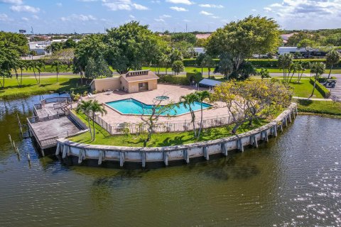 Villa ou maison à vendre à Delray Beach, Floride: 3 chambres, 156.82 m2 № 1146315 - photo 2